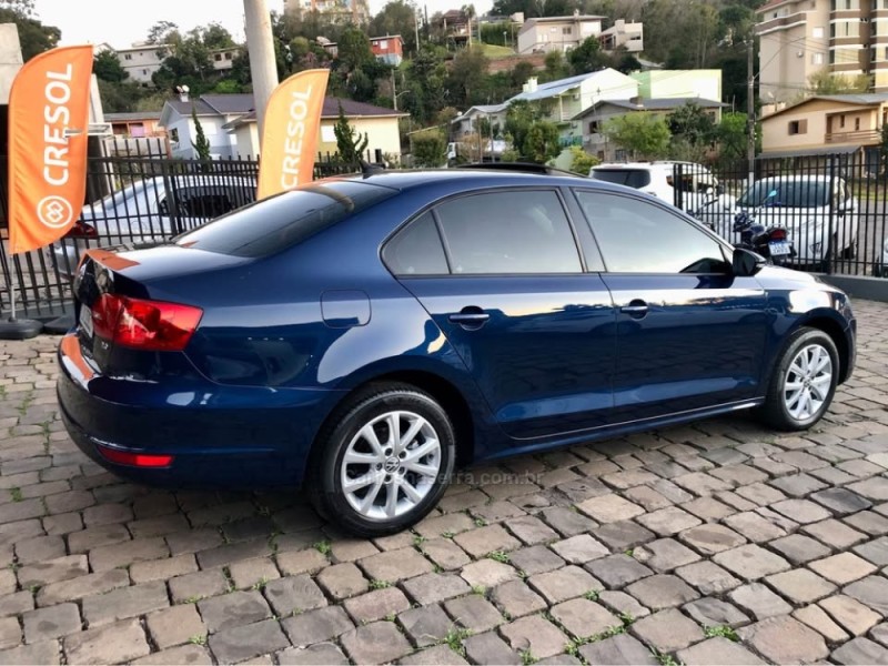 JETTA 2.0 COMFORTLINE FLEX 4P TIPTRONIC - 2013 - SERAFINA CORRêA
