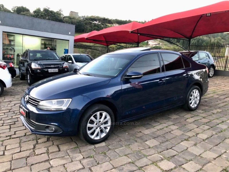 JETTA 2.0 COMFORTLINE FLEX 4P TIPTRONIC - 2013 - SERAFINA CORRêA