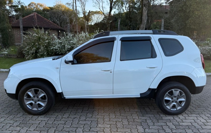 DUSTER 1.6 DYNAMIQUE 4X2 16V FLEX 4P MANUAL - 2018 - CANELA