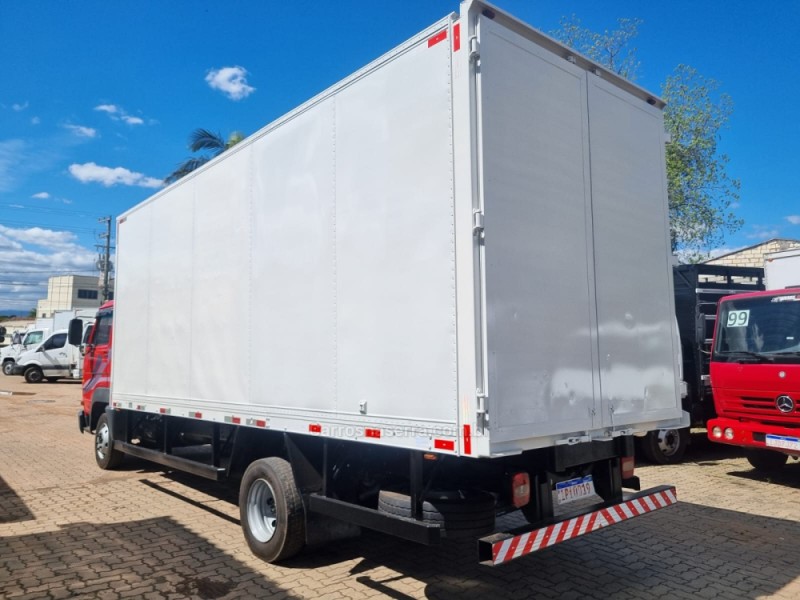 8-150 E DELIVERY - 2009 - PORTãO