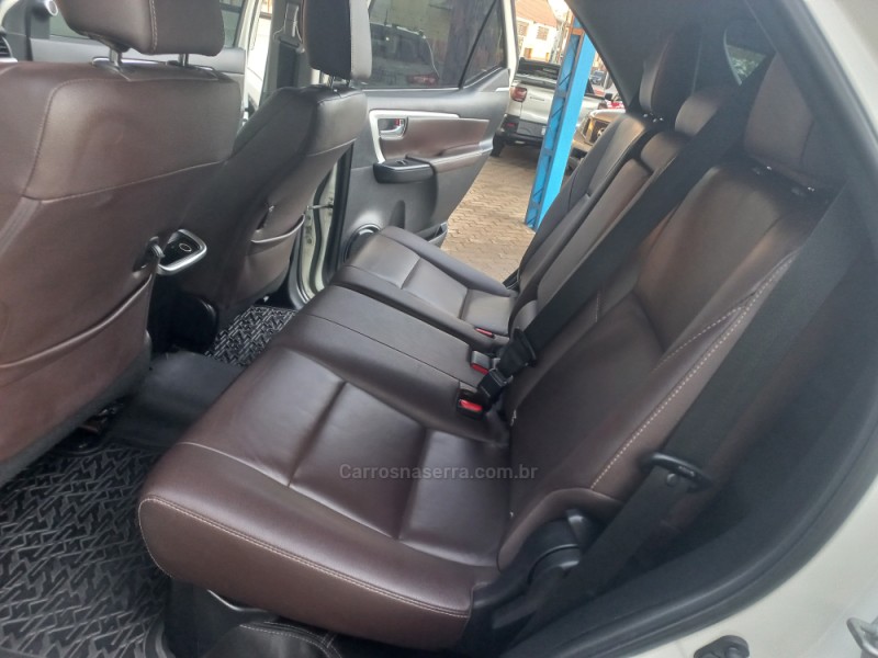HILUX SW4 2.8 SRX 4X4 7 LUGARES 16V TURBO INTERCOOLER DIESEL 4P AUTOMÁTICO - 2019 - CAXIAS DO SUL