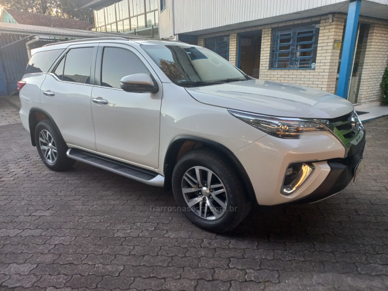 HILUX SW4 2.8 SRX 4X4 7 LUGARES 16V TURBO INTERCOOLER DIESEL 4P AUTOMÁTICO - 2019 - CAXIAS DO SUL