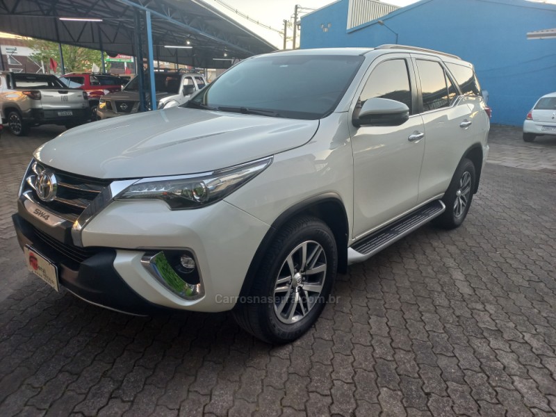 HILUX SW4 2.8 SRX 4X4 7 LUGARES 16V TURBO INTERCOOLER DIESEL 4P AUTOMÁTICO