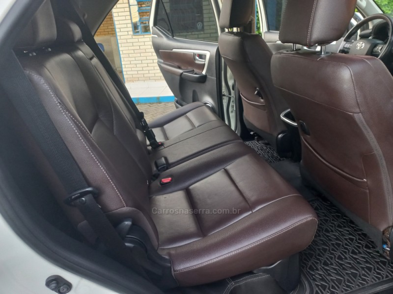 HILUX SW4 2.8 SRX 4X4 7 LUGARES 16V TURBO INTERCOOLER DIESEL 4P AUTOMÁTICO - 2019 - CAXIAS DO SUL
