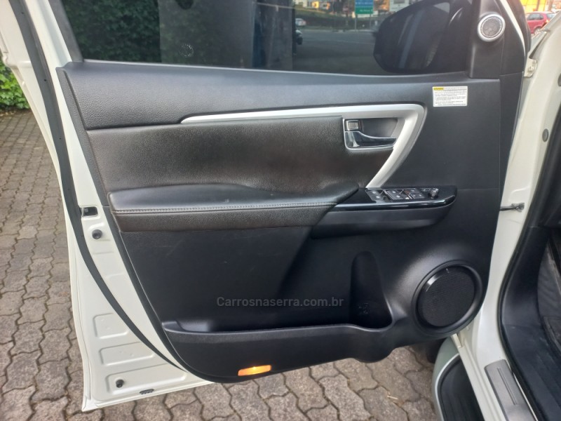 HILUX SW4 2.8 SRX 4X4 7 LUGARES 16V TURBO INTERCOOLER DIESEL 4P AUTOMÁTICO - 2019 - CAXIAS DO SUL