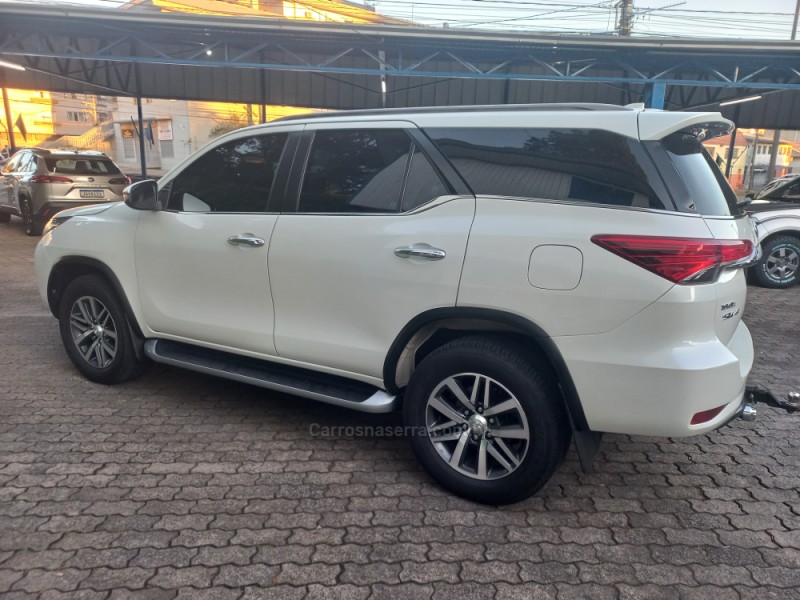 HILUX SW4 2.8 SRX 4X4 7 LUGARES 16V TURBO INTERCOOLER DIESEL 4P AUTOMÁTICO - 2019 - CAXIAS DO SUL