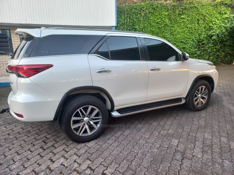 HILUX SW4 2.8 SRX 4X4 7 LUGARES 16V TURBO INTERCOOLER DIESEL 4P AUTOMÁTICO - 2019 - CAXIAS DO SUL
