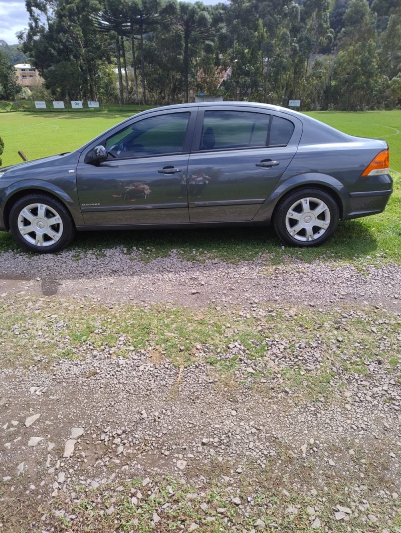 VECTRA 2.0 MPFI ELEGANCE 8V FLEX 4P MANUAL