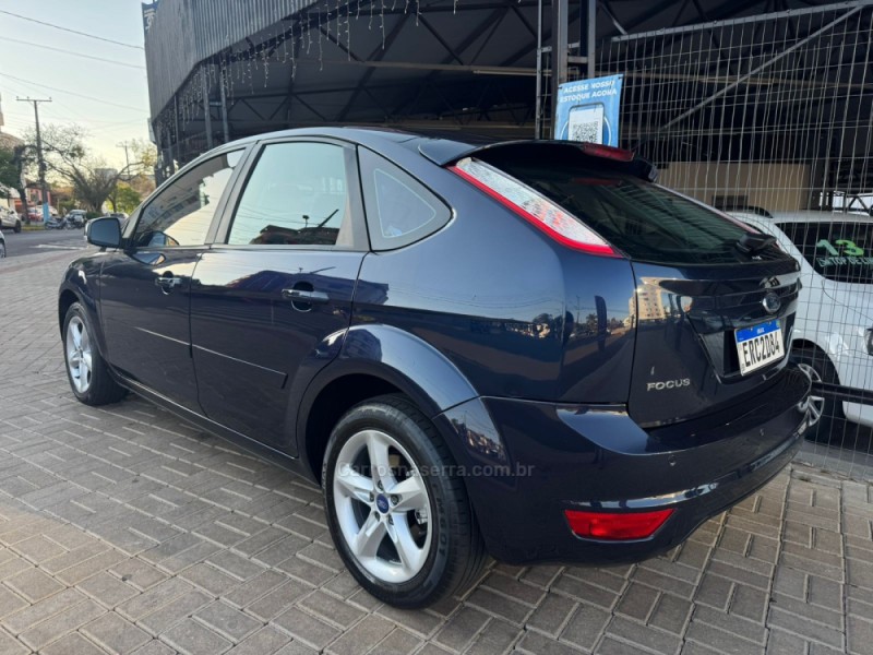 FOCUS 2.0 GLX 16V GASOLINA 4P AUTOMÁTICO - 2011 - TAPEJARA
