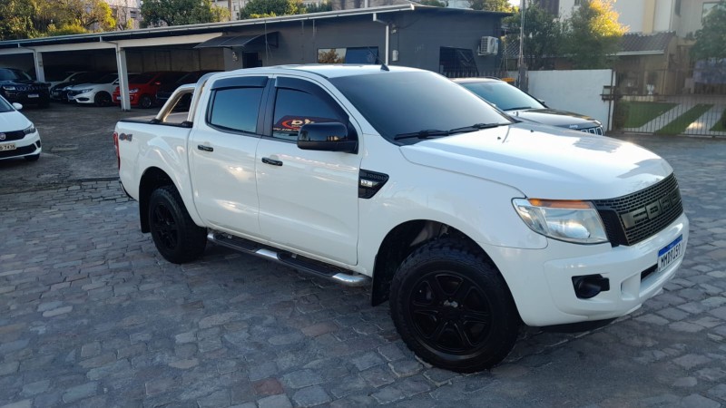 RANGER 3.2 XLT 4X4 CD 20V DIESEL 4P MANUAL - 2014 - FARROUPILHA