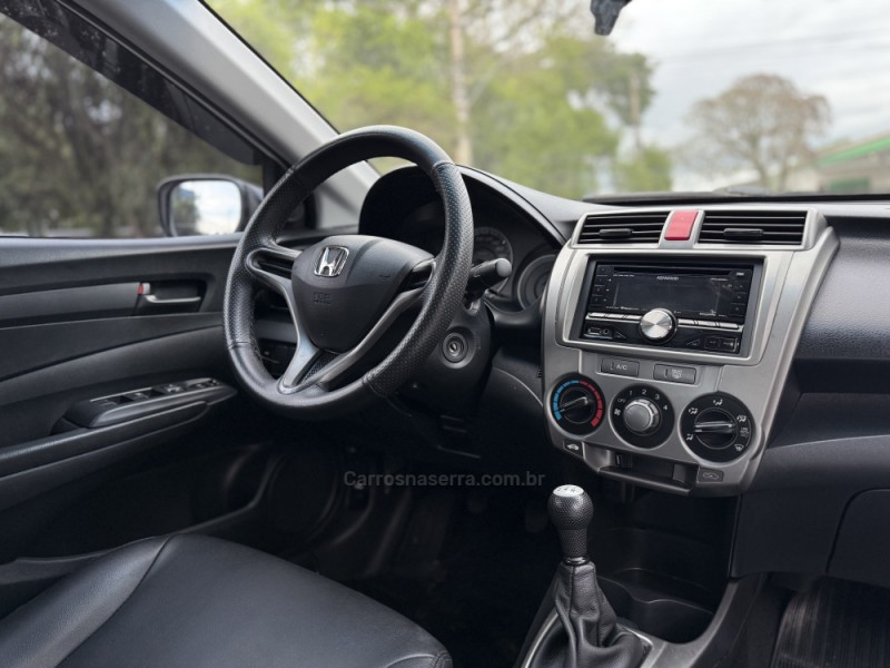CITY 1.5 DX 16V FLEX 4P MANUAL - 2013 - PAROBé