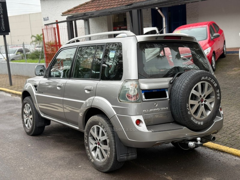 PAJERO TR4 2.0 4X4 16V 140CV FLEX 4P AUTOMÁTICO - 2012 - PAROBé
