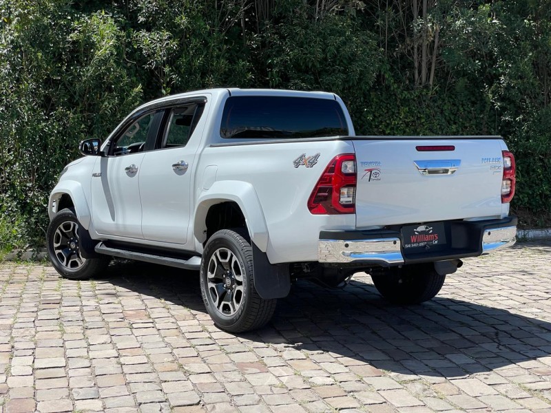 HILUX 2.8 SRX PLUS 4X4 CD TURBO DIESEL 4P AUTOMÁTICO - 2024 - FARROUPILHA