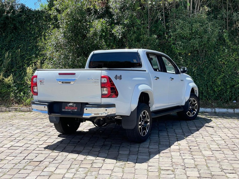 HILUX 2.8 SRX PLUS 4X4 CD TURBO DIESEL 4P AUTOMÁTICO - 2024 - FARROUPILHA