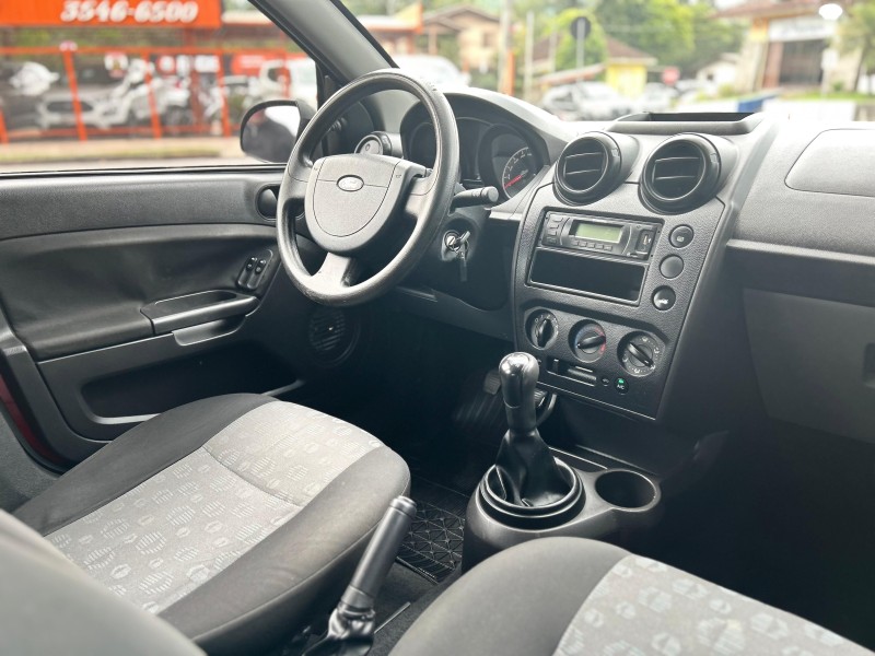 FIESTA 1.0 MPI CLASS HATCH 8V FLEX 4P MANUAL - 2012 - TRêS COROAS
