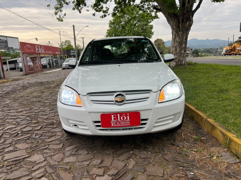 CELTA 1.0 MPFI SPIRIT 8V FLEX 2P MANUAL - 2011 - DOIS IRMãOS