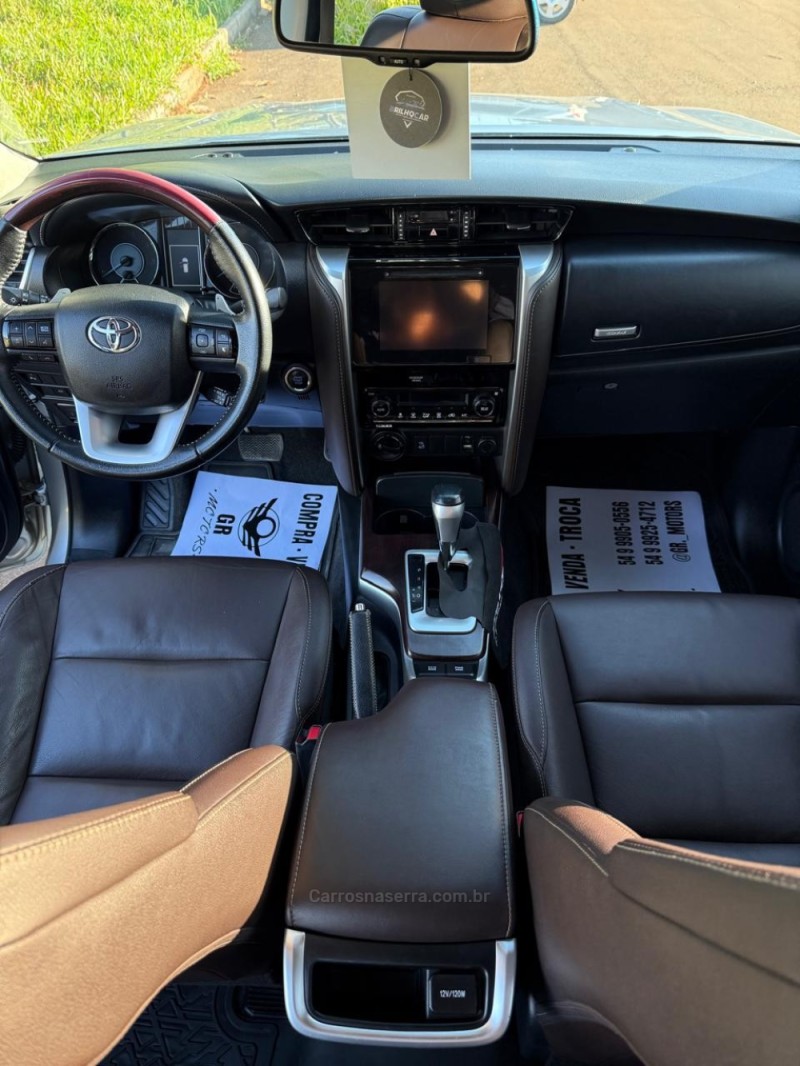 HILUX SW4 2.8 SRX 4X4 7 LUGARES 16V TURBO INTERCOOLER DIESEL 4P AUTOMÁTICO - 2019 - IBIRAIARAS