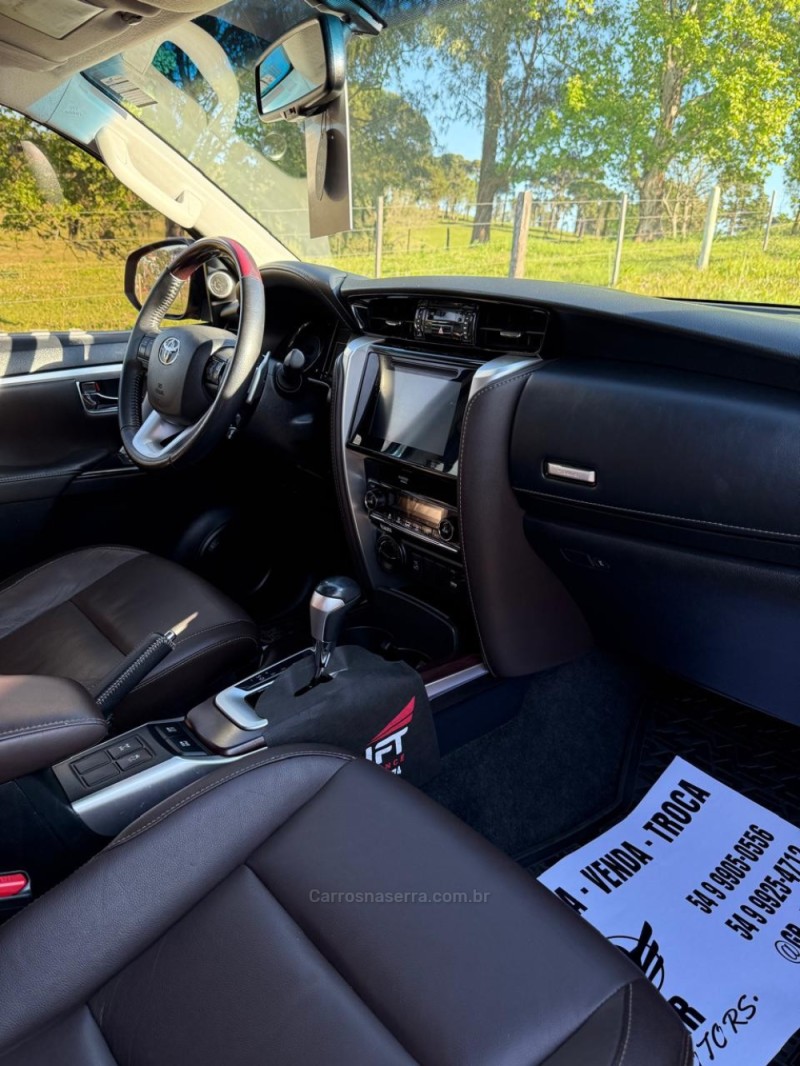 HILUX SW4 2.8 SRX 4X4 7 LUGARES 16V TURBO INTERCOOLER DIESEL 4P AUTOMÁTICO - 2019 - IBIRAIARAS