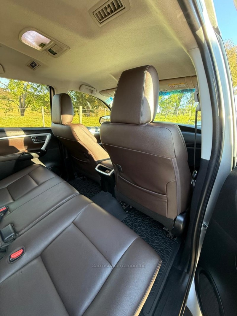 HILUX SW4 2.8 SRX 4X4 7 LUGARES 16V TURBO INTERCOOLER DIESEL 4P AUTOMÁTICO - 2019 - IBIRAIARAS