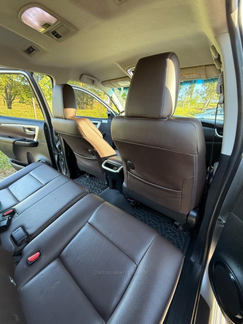 HILUX SW4 2.8 SRX 4X4 7 LUGARES 16V TURBO INTERCOOLER DIESEL 4P AUTOMÁTICO - 2019 - IBIRAIARAS