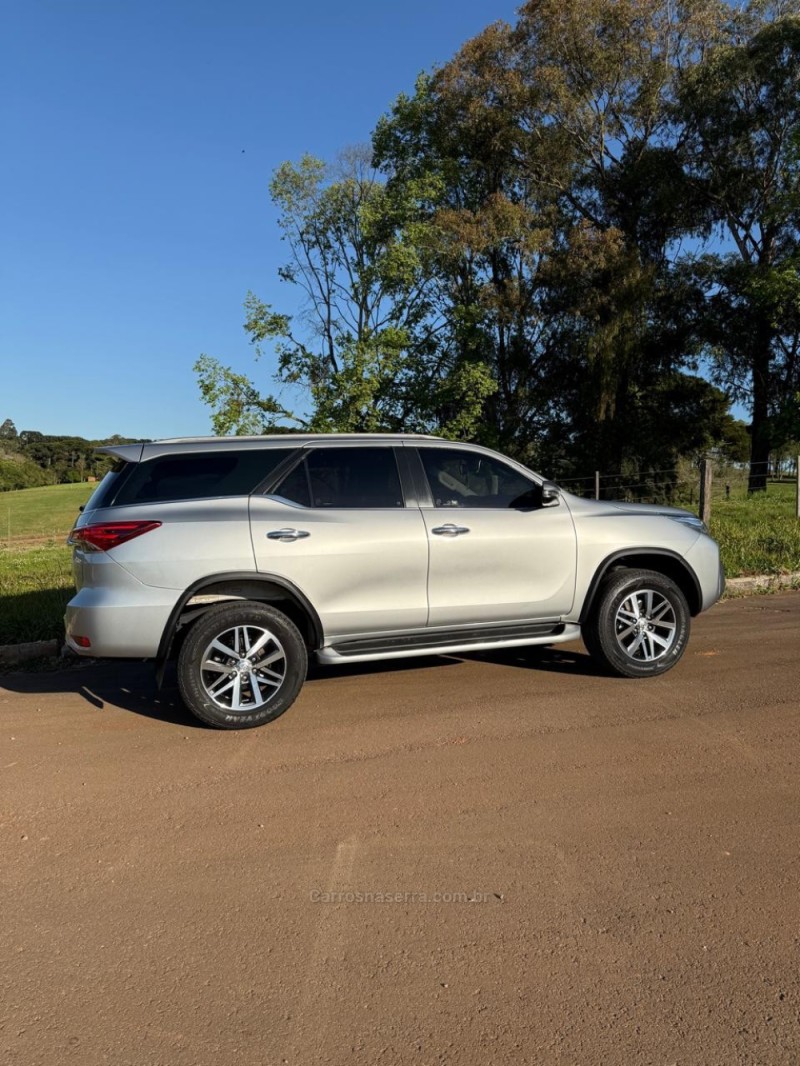 HILUX SW4 2.8 SRX 4X4 7 LUGARES 16V TURBO INTERCOOLER DIESEL 4P AUTOMÁTICO - 2019 - IBIRAIARAS