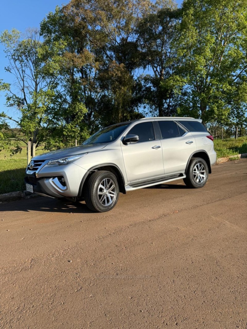 HILUX SW4 2.8 SRX 4X4 7 LUGARES 16V TURBO INTERCOOLER DIESEL 4P AUTOMÁTICO - 2019 - IBIRAIARAS