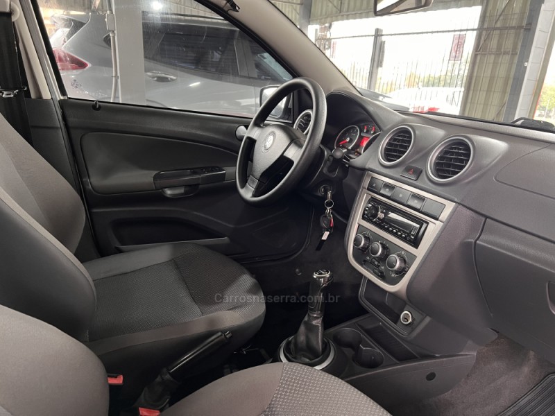 VOYAGE 1.6 MI TREND 8V FLEX 4P MANUAL - 2012 - BOM PRINCíPIO