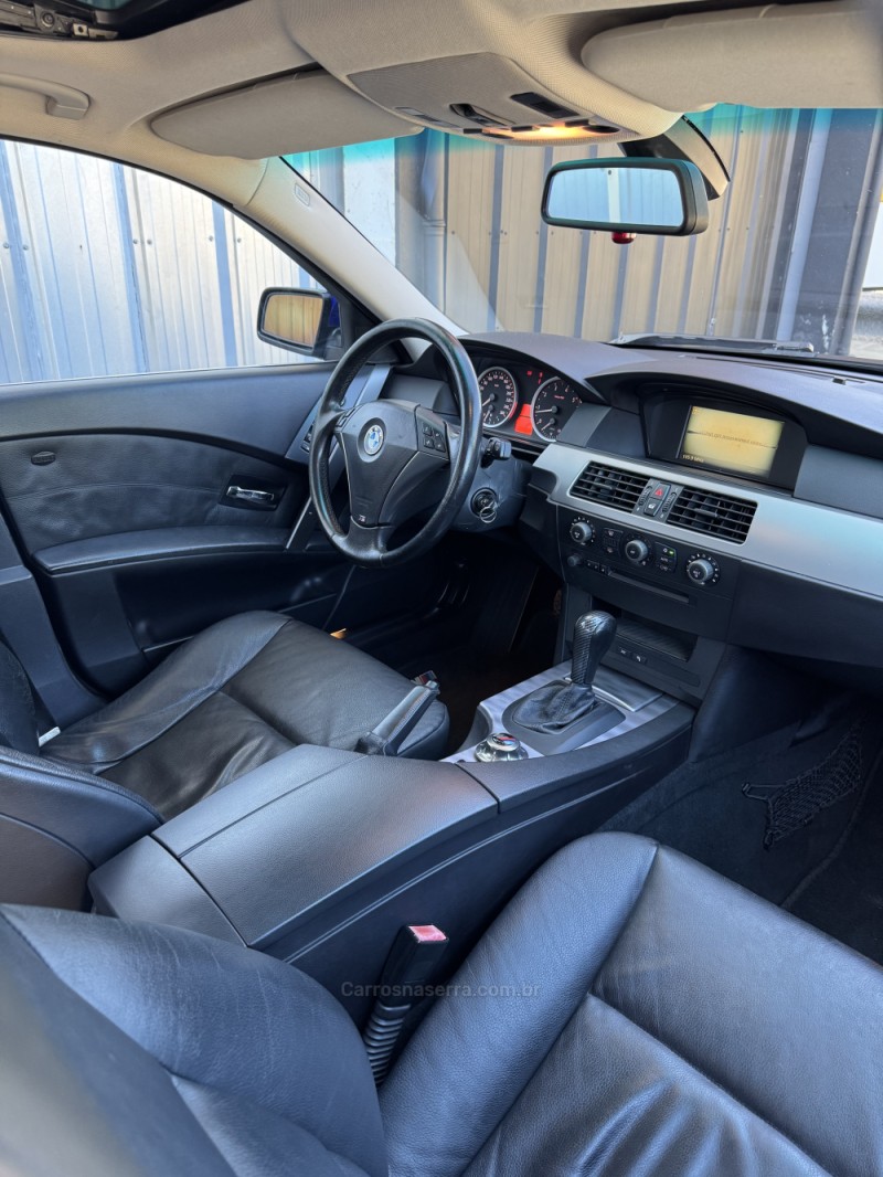 545I 4.4 SEDAN V8 32V GASOLINA 4P AUTOMÁTICO - 2004 - NOVA ARAçá