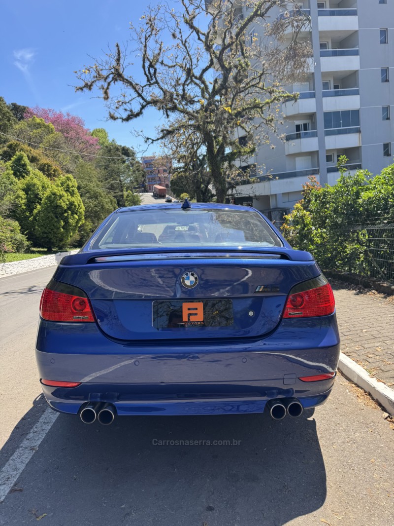 545I 4.4 SEDAN V8 32V GASOLINA 4P AUTOMÁTICO - 2004 - NOVA ARAçá