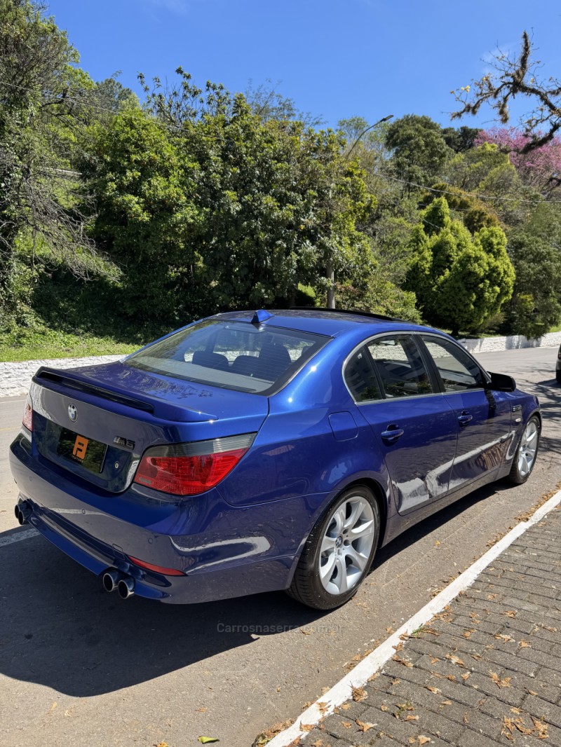 545I 4.4 SEDAN V8 32V GASOLINA 4P AUTOMÁTICO - 2004 - NOVA ARAçá
