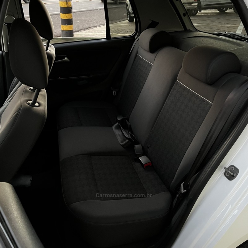 FOX 1.6 COMFORTLINE 8V FLEX 4P MANUAL - 2017 - VACARIA