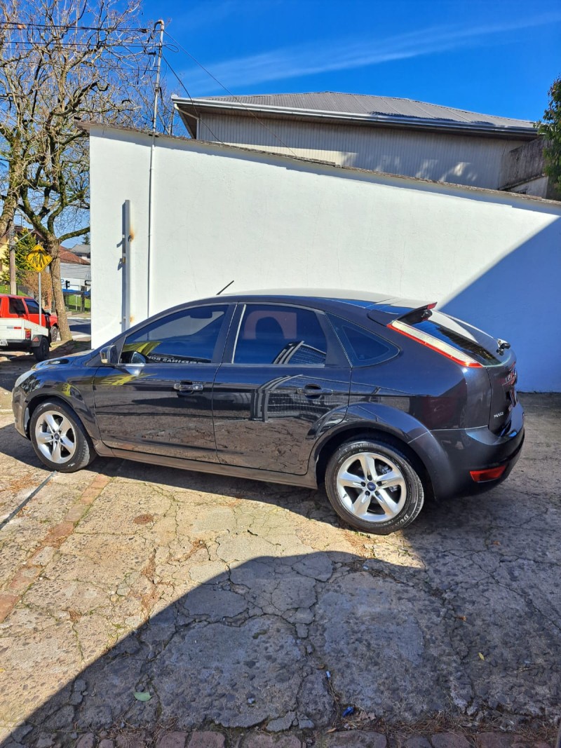 FOCUS 1.6 S 16V FLEX 4P MANUAL - 2010 - FARROUPILHA
