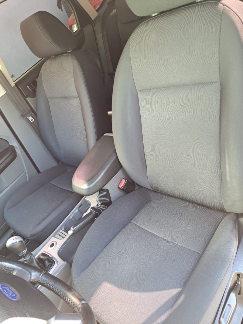 FOCUS 1.6 S 16V FLEX 4P MANUAL - 2010 - FARROUPILHA