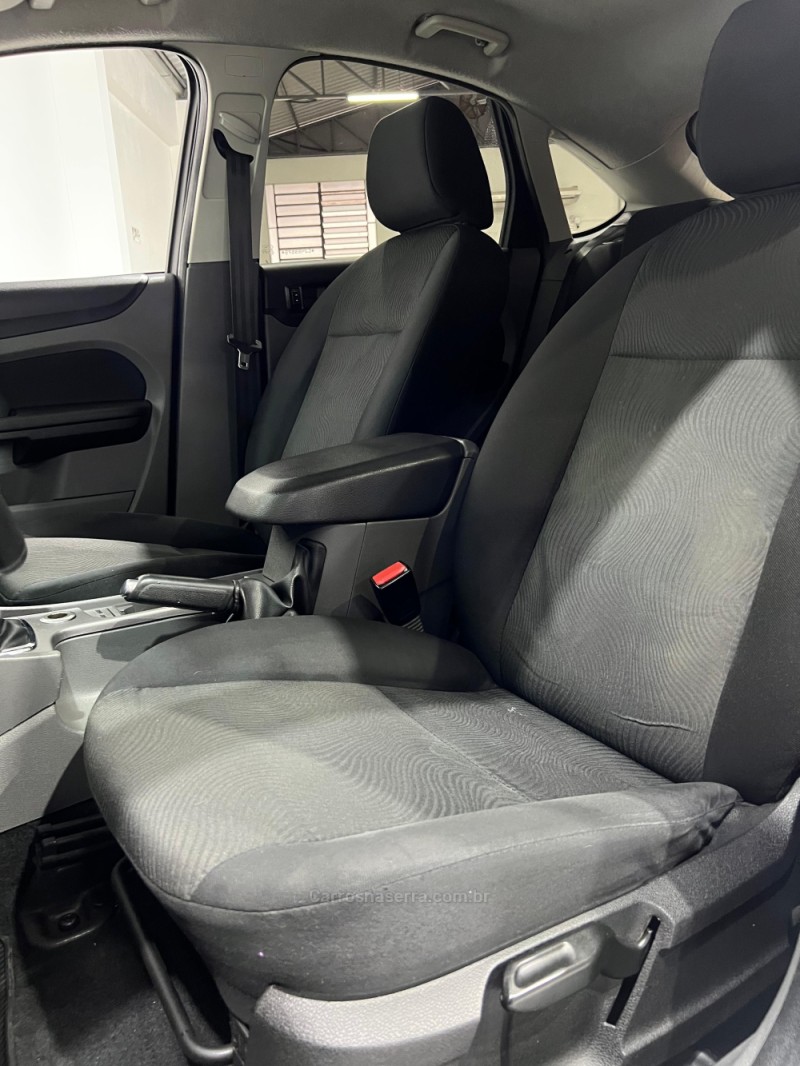 FOCUS 1.6 SE PLUS 16V FLEX 4P MANUAL - 2012 - NOVO HAMBURGO