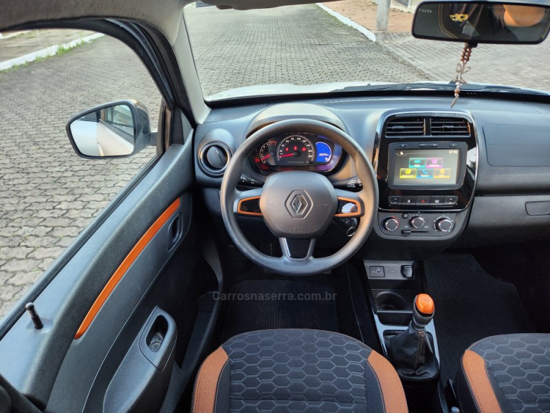 KWID 1.0 12V OUTSIDER FLEX 4P MANUAL - 2022 - MONTENEGRO