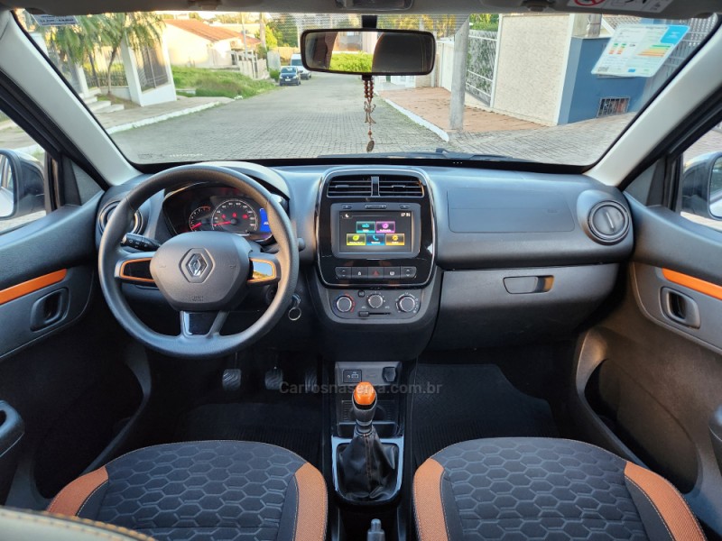 KWID 1.0 12V OUTSIDER FLEX 4P MANUAL - 2022 - MONTENEGRO