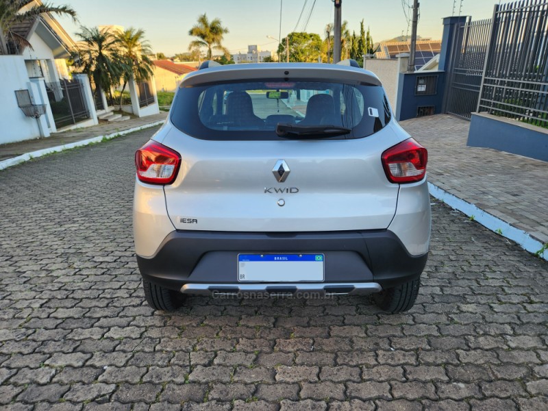 KWID 1.0 12V OUTSIDER FLEX 4P MANUAL - 2022 - MONTENEGRO