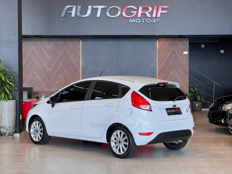 FIESTA 1.0 SEL ECOBOOST GTDI 12V GASOLINA 4P AUTOMÁTICO - 2018 - CAMPO BOM