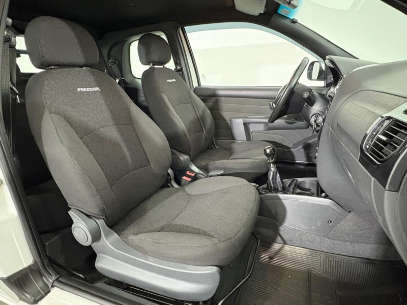 STRADA 1.4 FREEDOM CD 8V FLEX 3P MANUAL - 2019 - FARROUPILHA