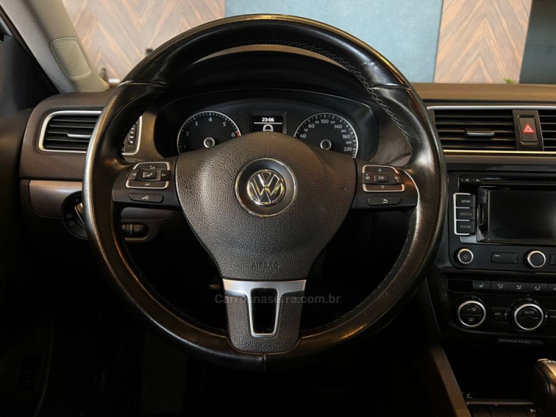 JETTA 2.0 TSI HIGHLINE 211CV GASOLINA 4P DSG - 2014 - CAMPO BOM