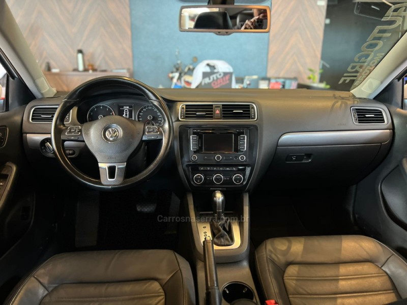 JETTA 2.0 TSI HIGHLINE 211CV GASOLINA 4P DSG - 2014 - CAMPO BOM