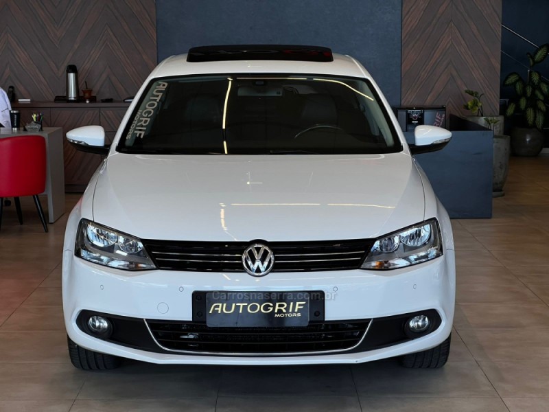 JETTA 2.0 TSI HIGHLINE 211CV GASOLINA 4P DSG - 2014 - CAMPO BOM