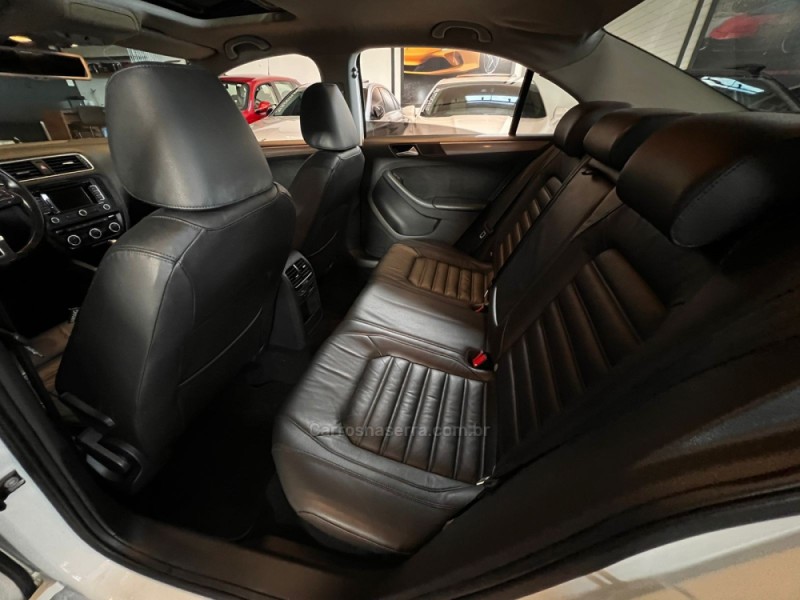 JETTA 2.0 TSI HIGHLINE 211CV GASOLINA 4P DSG - 2014 - CAMPO BOM