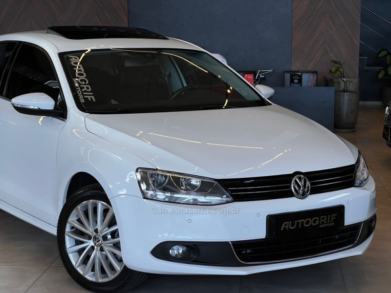 JETTA 2.0 TSI HIGHLINE 211CV GASOLINA 4P DSG - 2014 - CAMPO BOM