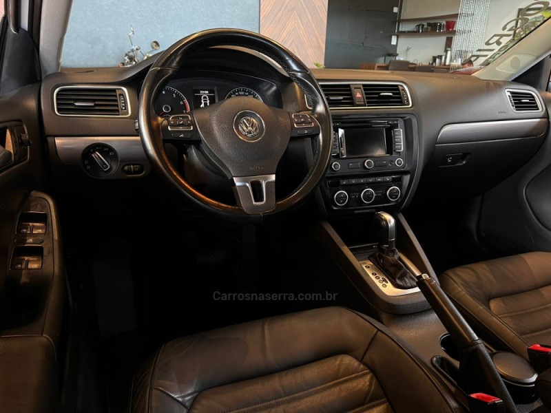 JETTA 2.0 TSI HIGHLINE 211CV GASOLINA 4P DSG - 2014 - CAMPO BOM