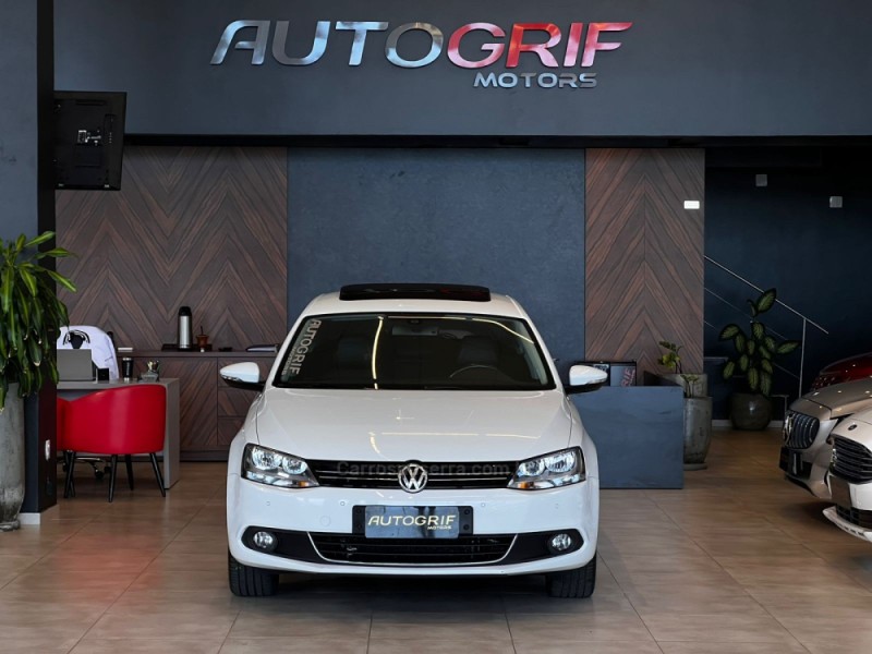 JETTA 2.0 TSI HIGHLINE 211CV GASOLINA 4P DSG - 2014 - CAMPO BOM
