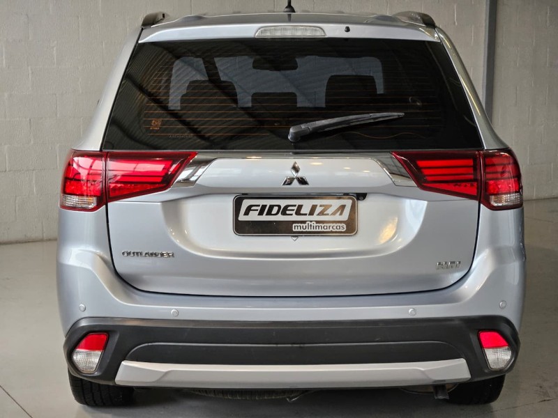 OUTLANDER 2.0 16V GASOLINA 4P AUTOMÁTICO - 2016 - FARROUPILHA