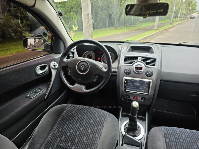 MÉGANE 1.6 DYNAMIQUE GRAND TOUR 16V FLEX 4P MANUAL - 2012 - CAMPO BOM