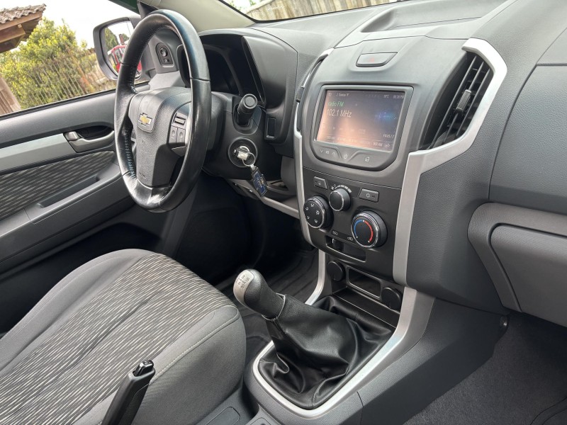 S10 2.4 LT 4X2 CD 8V FLEX 4P MANUAL - 2014 - FARROUPILHA