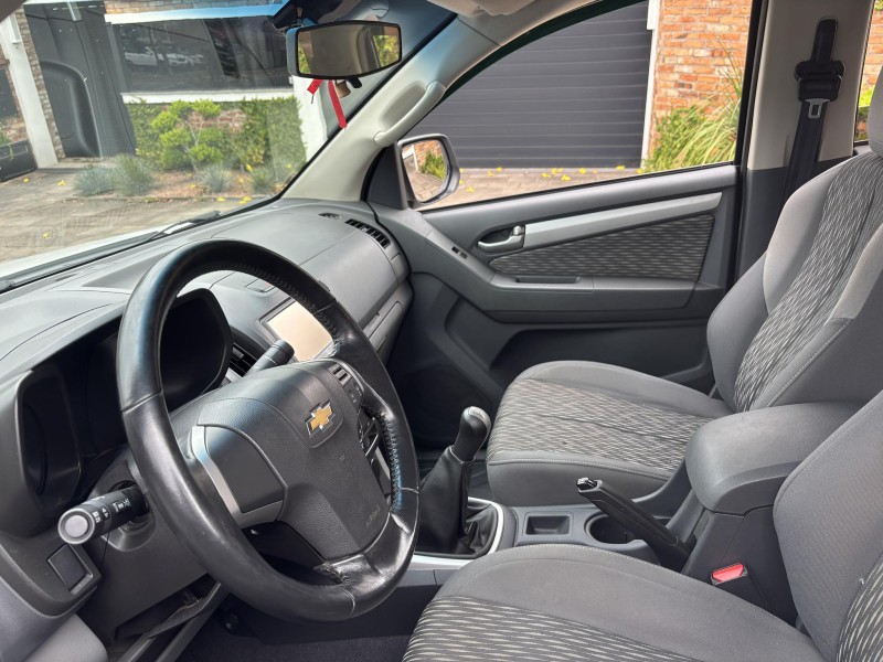 S10 2.4 LT 4X2 CD 8V FLEX 4P MANUAL - 2014 - FARROUPILHA
